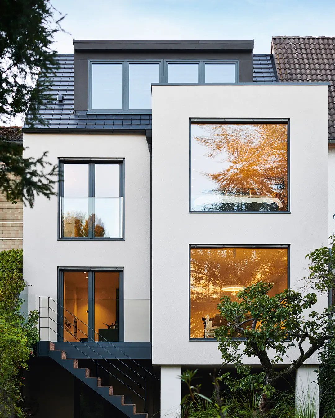 Façade de maison de ville avec menuiseries contemporaines