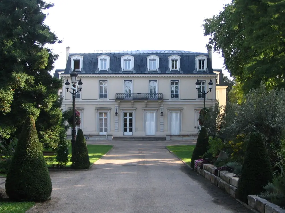 Fenêtres sur mesure à Garches (92380)